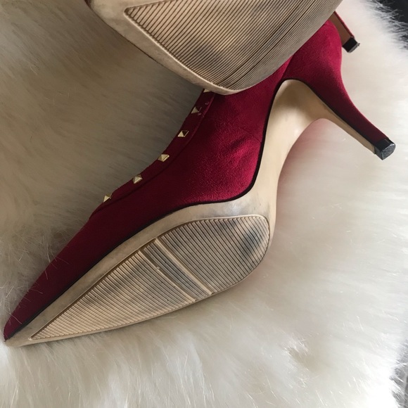 Elle ⚜️ Gold Studded Red Sueded Pumps - Picture 8 of 10